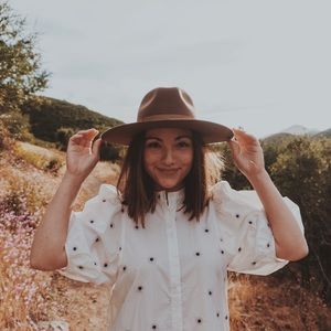 Meet your Posher, Hollynn